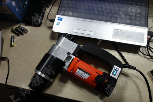 數(shù)顯式電動(dòng)定扭力扳手