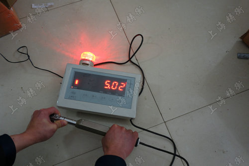 非標式數(shù)顯扭矩扳手