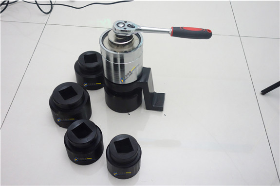 �i�o�B�Ӽ��M�b��ĸŤ�ر�����